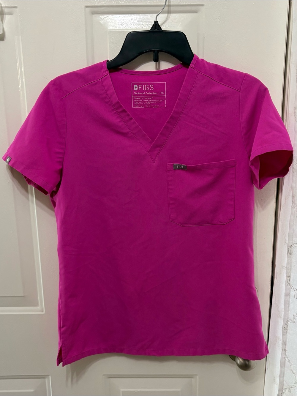Figs V-neck one pocket scrub top XS